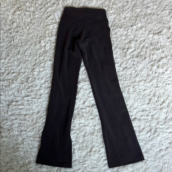 NWT LULULEMON RIBBED SOFTSTREME FLARED PANT - Size 2 - Espresso - Picture 5 of 11